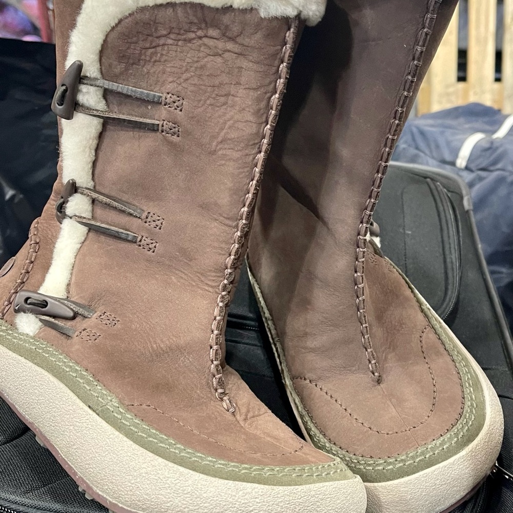 Merrell winter boots. Like new condition